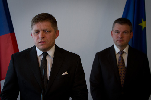 Predseda vlády SR Robert Fico a predseda NR SR Peter Pellegrini počas tlačovej besedy.