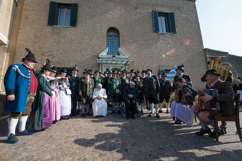 Benedikt XVI. oslávil narodeniny v Castel Gandolfo.