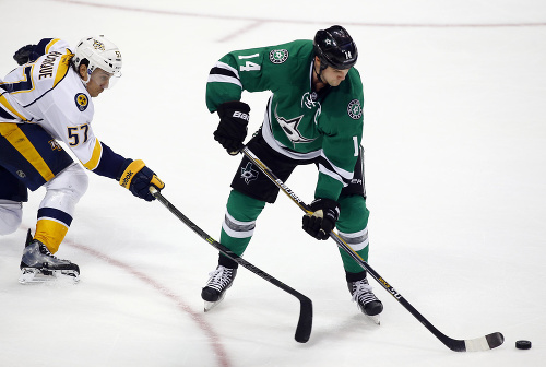 Jamie Benn získal Art Ross Trophy, stačilo mu 87 bodov ako Mikitovi.