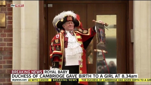 Šťastnú správu o narodení princeznej oznámil pred pôrodnicou mestský hlásnik.