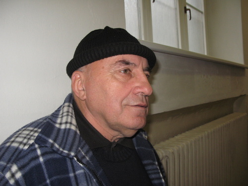 František Mráz (65) , otec z účasti na vraždách obžalovaného mladíka, tvrdí, že jeho syn v osudný deň spal doma. 