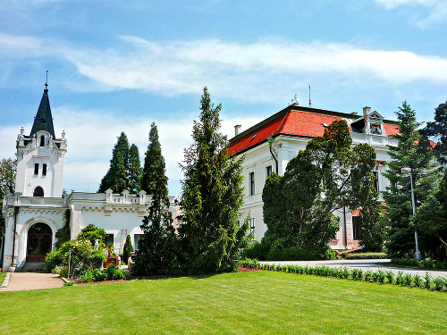 Arborétum vo Vieske nad Žitavou, ktoré je najväčším a aj najstarším na Slovensku založil gróf Dr. Štefan Ambrózy-Migazzi v roku 1892.