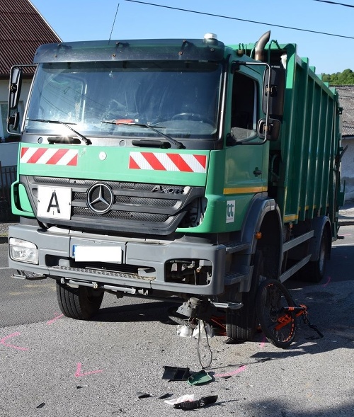 K dopravnej nehode cyklistu a nákladného auta došlo 1.júna.