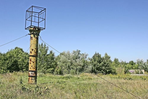 2012 - Takto to vyzeralo navrchu Devínskej Kobyly dlhé roky po tom, čo areál základne zavreli. 