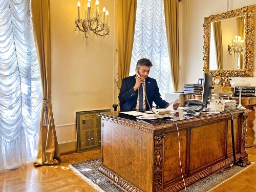 Andrej Plenković volal s premiérom Andrejom Babišom.
