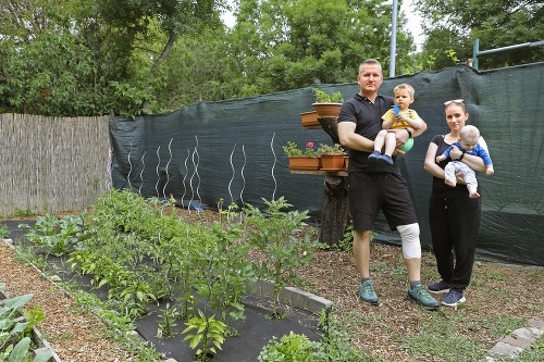 Michal s rodinou si po 5 rokoch dokončili záhradku a rozhodne o ňu nehcú prísť. 