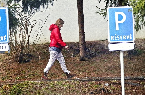 Marec 2020: Fotograf zachytil exmanželku Kotlebu s tehotenským bruškom.