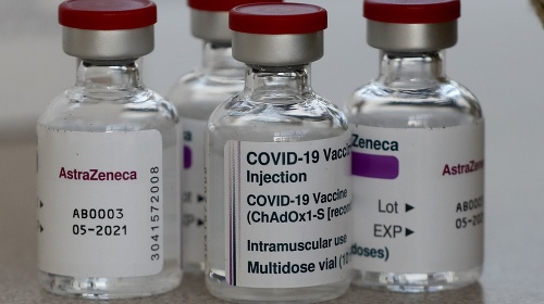 Vakcína britsko-švédskej firmy AstraZeneca proti ochoreniu COVID-19.