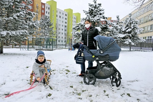 Marta (31) si užíva jarnú nádielku snehu so synčekmi Števkom (3) a 5-mesačným Dominikom.