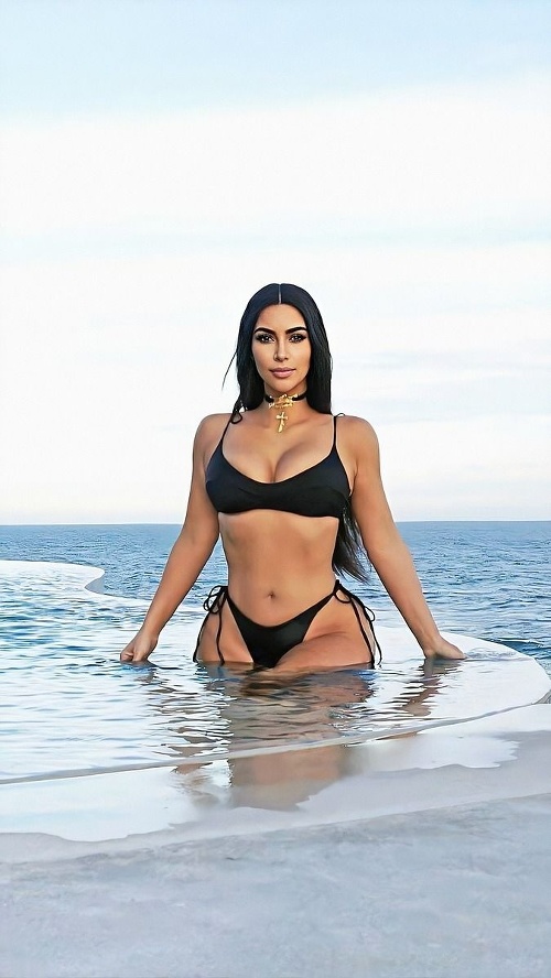 Kim Kardashian (40)