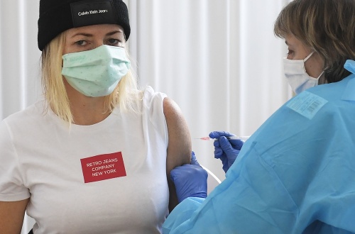 Očkovanie učiteľov proti ochoreniu COVID-19 vo vakcinačnom centre UNLP Košice.