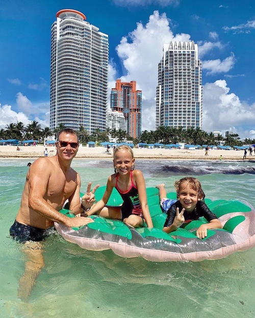Zuzana s manželom a deťmi žili v Miami v luxusnom byte v mrakodrape (vpravo).