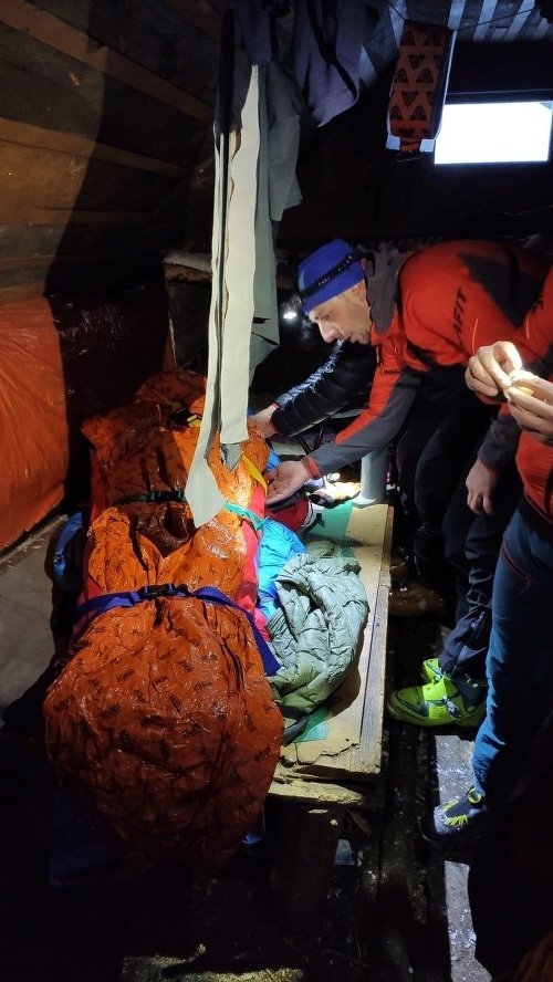 Horskí záchranári pomáhali v Západných Tatrách zranenému skialpinistovi