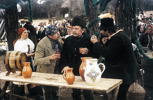Sváko Ragan: Trojdielnu televíznu komédiu natočil podľa knihy Ela Šándora Martin Ťapák, v hlavnej postave sa predviedol Jozef Kroner.