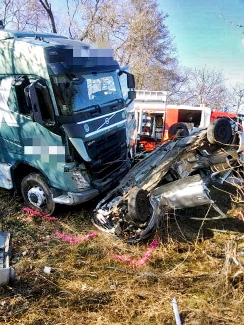 Jarovce 1. 3. 2021 o 13.25 Hod.: Tragickú zrážku s kamiónom cestou do práce nemala Monika, žiaľ, šancu prežiť.