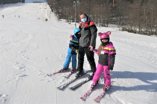 Katarína (39) s deťmi  Miškom (7) a Magadalénkou (7)
