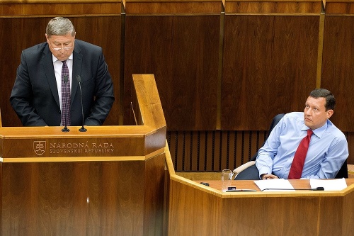 Lipšic strieda vo funkcii obvineného Kováčika, ktorý sedí vo väzbe.