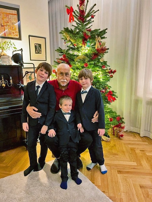 Hryc si chvíle s vnukmi Artemom, Vadimom a Nazarom veľmi užil.