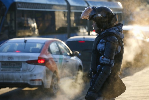 Policajti blokujú budovu súd, ktorý bude rozhodovať o treste pre Navaľného.