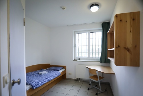 Cela nevyužívaného väzenského ústavu pre mladistvých v nemeckom meste Neumünster.