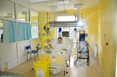 Na COVID oddelení skalickej nemocnice sa  deň čo deň obetavo starajú o nakazených pacientov.