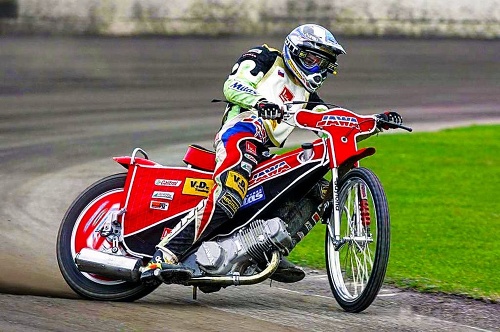 Martin Vaculík je  profesionálny motocyklový plochodrážnik.