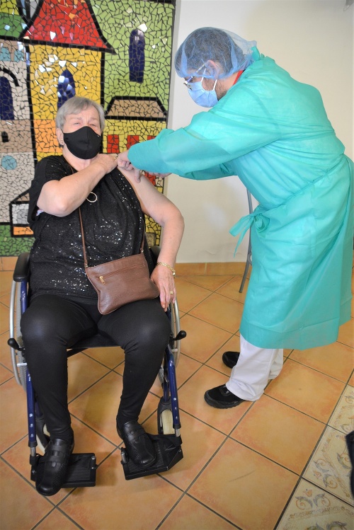 Očkovanie seniorov z Domova sociálnych služieb Via Lux v Košiciach.