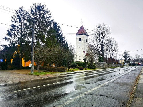 Stále platí zákaz návštev kostolov