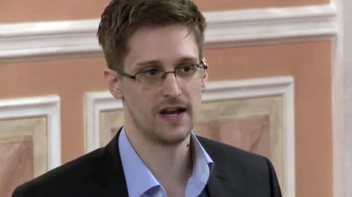 Bývalý spolupracovník amerických tajných služieb Edward Snowden na archívnej snímke z roku 2013