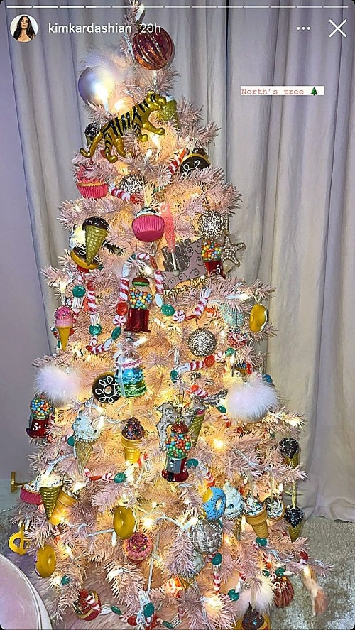 Takýto vianočný stromček by chcelo každé dievčatko.
