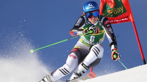 Slovenská lyžiarka Petra Vlhová počas 1. kola obrovského slalomu Svetového pohára vo francúzskom stredisku Courchevel.