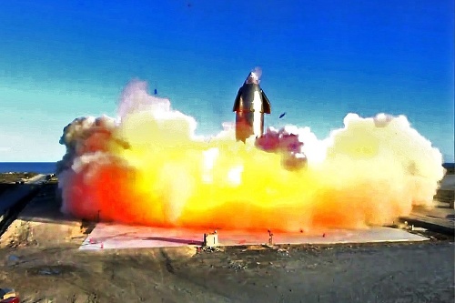3. Pri pokuse o pristátie raketa vybuchla.