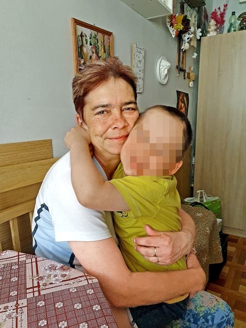 Malý Maťko (5) žije so starkou Jankou (46), ktorú veľmi ľúbi. 