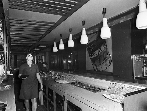 1968: Legendárna kaviareň po 50 rokoch fungovania končí.