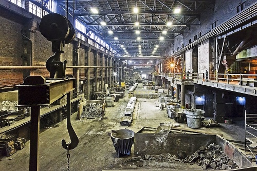 Fabrika sa zameriava na výrobu ferozliatin a kovov.