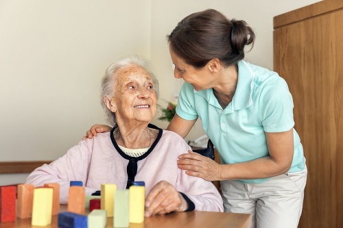 Seniori: Starším ľuďom udržuje pamäť v kondícii aj sociálny kontakt.