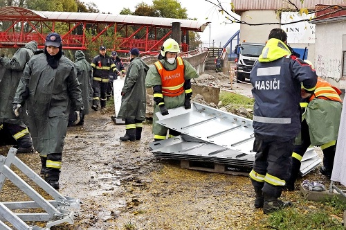 Výdatné dažde súžujú aj mesto pod Urpínom.