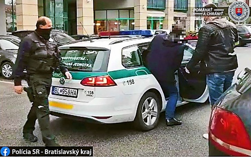 Bratislavského starostu zadržali rovno pred budovou  úradu. 