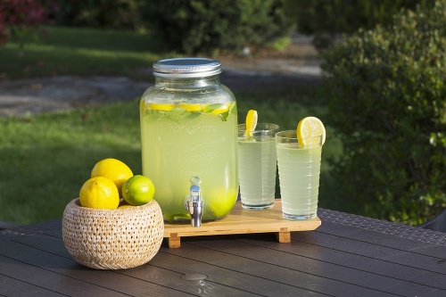 Lemonade prepared with lemon slices in a glass dispenser