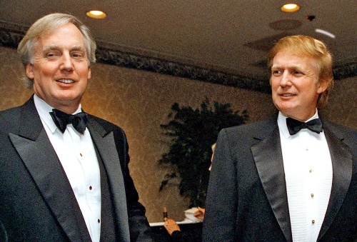 Bratia Robert (vľavo) a Donald v roku 1999.