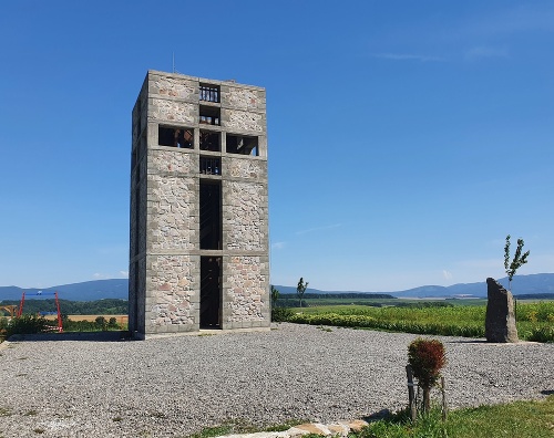 Na rozhľadňu Čerešenka chodí čoraz viac ľudí, navštevujú ju turisti z rôznych kútov sveta.