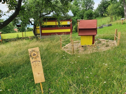 Vzdelávaciu aj environmentálnu funkciu spĺňa nová náučná včelnica.