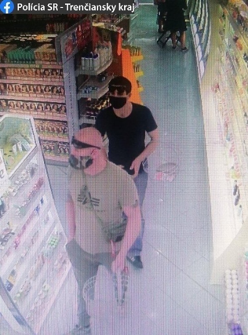 Dvaja páchatelia ukradli tovar v drogérii. 