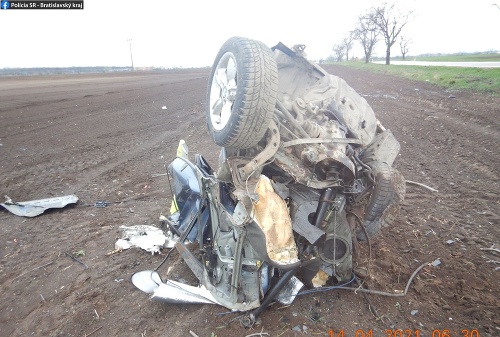 Pri nehode utrpel 27-ročný vodič ťažké zranenia.