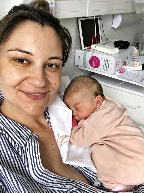 Henrieta s dcérkou Zoe po pôrode v nemocnici AGEL Košice-Šaca.