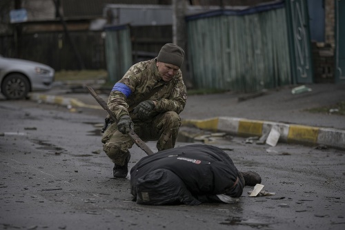 V ukrajinskom meste Buča ležalo na ulici najmenej 20 tiel