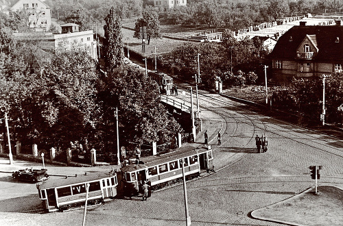 Miesto atentátu: Gabčík na Heydricha strieľal pri električkovej zákrute v pražskej štvrti Kobylisy.