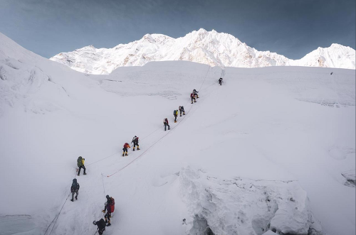 Nepálsky šerpa vystúpil na Mount Everest 26. raz.