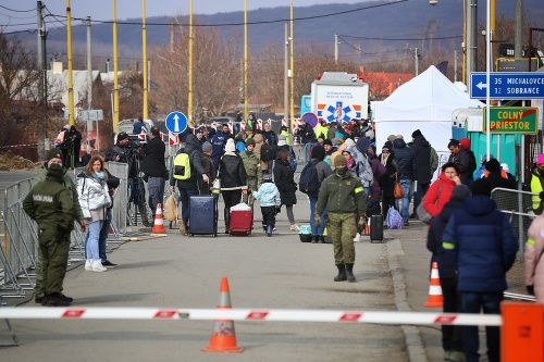 Cez slovensko-ukrajinské hranice naďalej prechádzajú utečenci. 