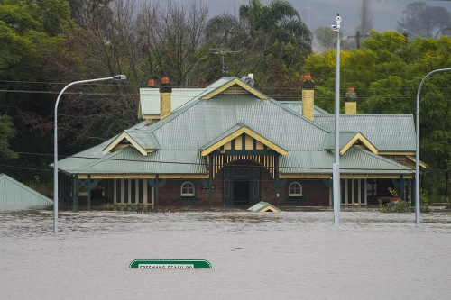V dôsledku nepriaznivého počasia a následných záplav v Austrálii začiatkom júla 2022 nariadili evakuáciu 50-tisíc ľuďom. 